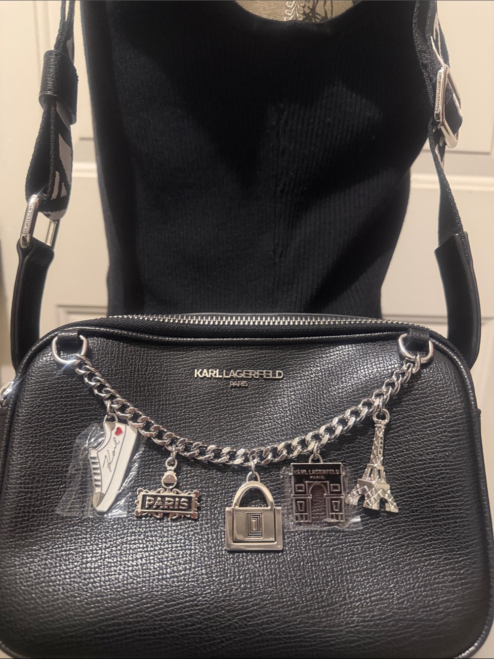 New Karl Lagerfeld Black Crossbody with Paris Charm Chain - Picture 4 of 6